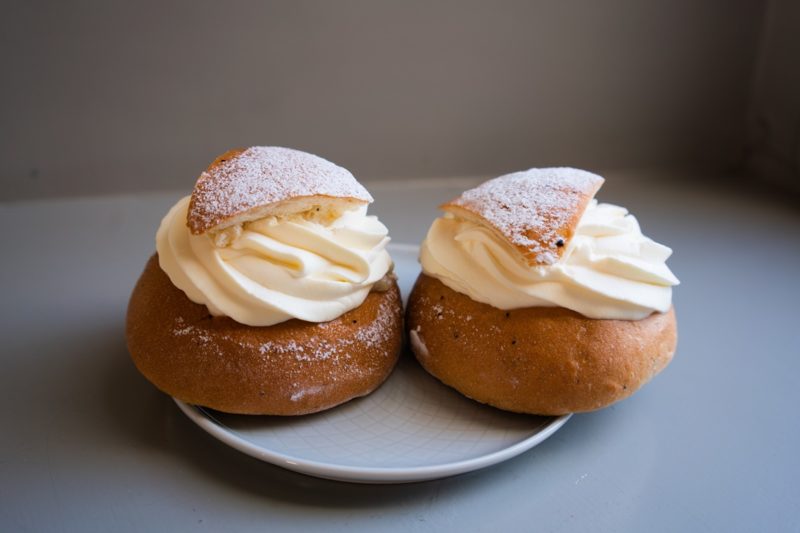 Sahne und Marzipan im Hefeteig: Das Rezept für schwedische Semlor - Hejsson